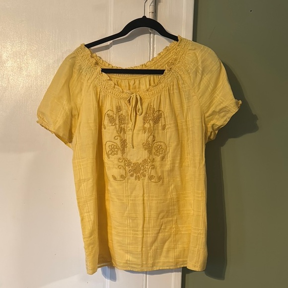 Women’s yellow beaded and texture short sleeve shirt size XL Used - Picture 1 of 14